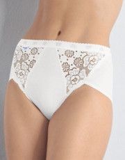 Sloggi Chic panties combine non-deformable cotton comfort and the elegance of lace.